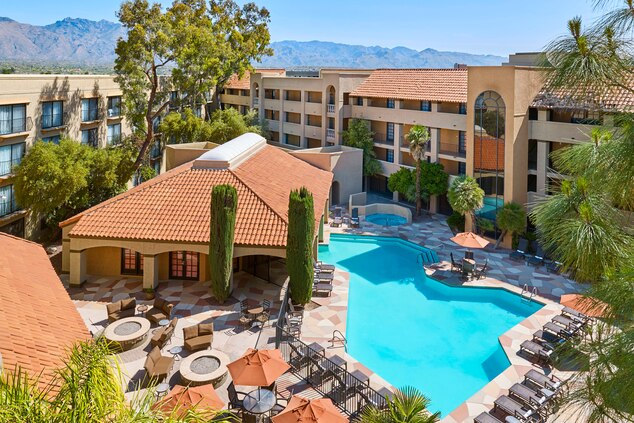 tussi-courtyard-5348-hor-clsc tussi-courtyard-5348-hor-clsc